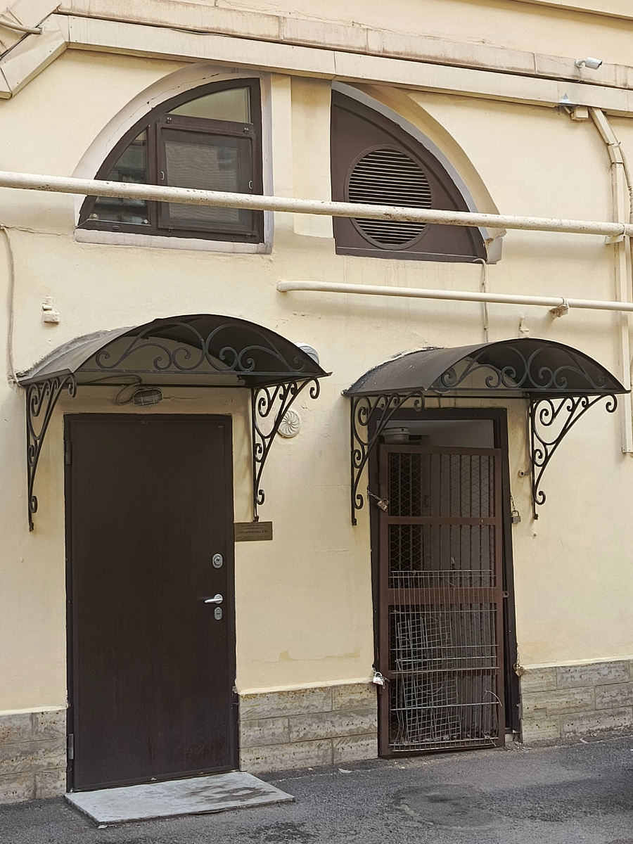 Бывшие каретники.