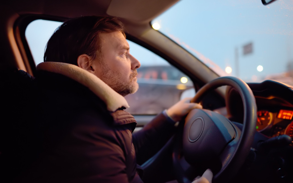  Попробуйте просто получить удовольствие от вождения, и да, иногда могут быть и высокие обороты. Фото: Envato Elements