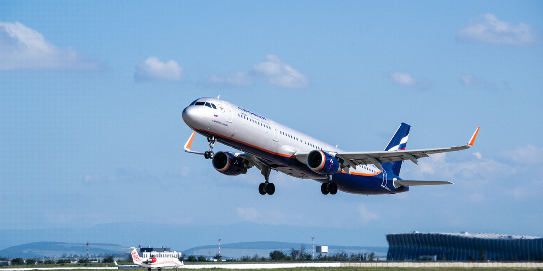 Почему самолёты красят в белый цвет?