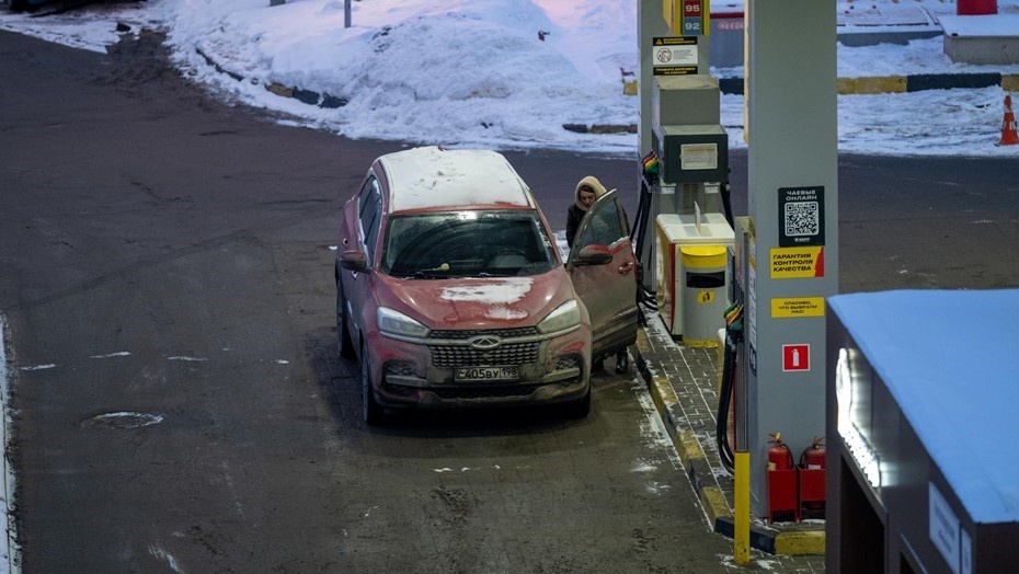   Автомобиль на заправке. Автор фото: Мартьян Фролов/"ДП"