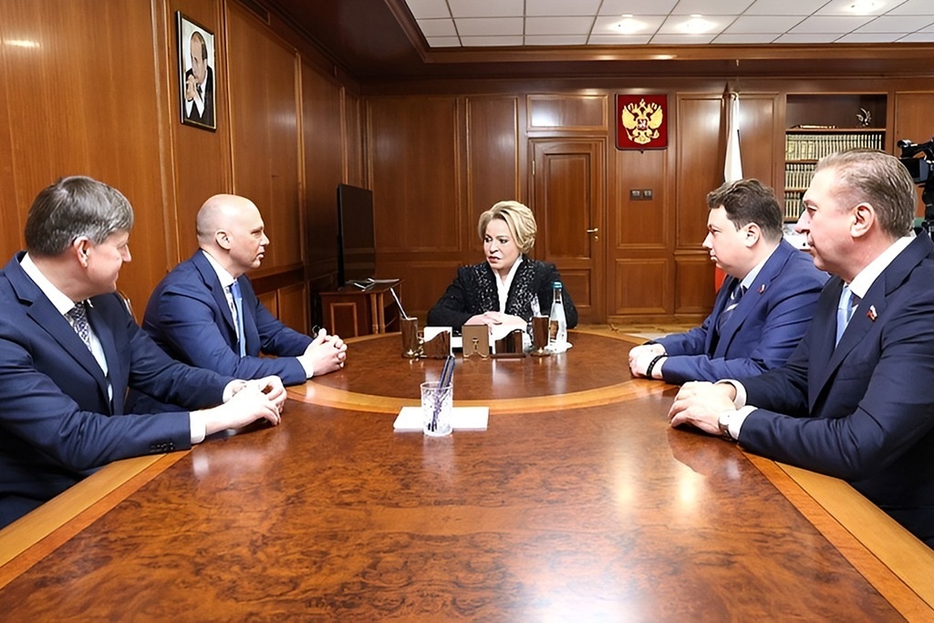 Алексей Беспрозванных и Валентина Матвиенко.Фото: пресс-служба правительства Калининградской области Янтарный край  📷
