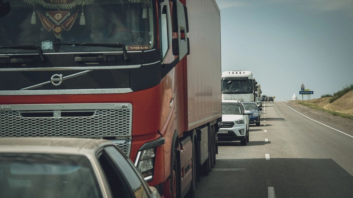    Пробка растянулась на 6 километров на М-4 «Дон» в Ростовской области   1MI