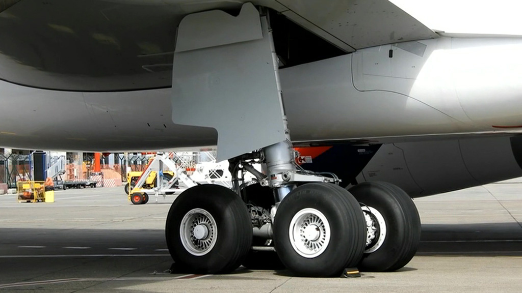    самолет шасси