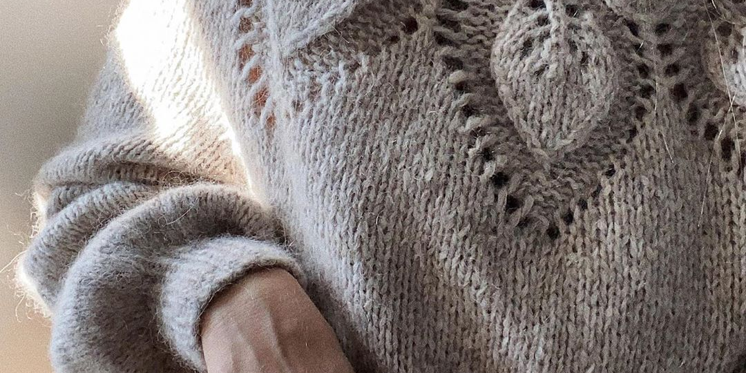 Стильные джемперы и свитеры спицами: идеи на весну 2026