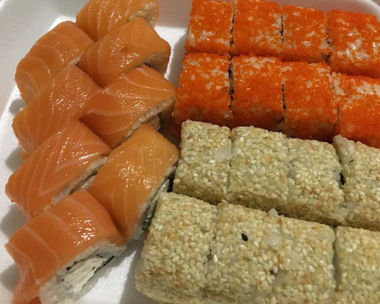     Курянка отсудила 86 тысяч рублей за отравление роллами в ресторане «Суши Кинг»