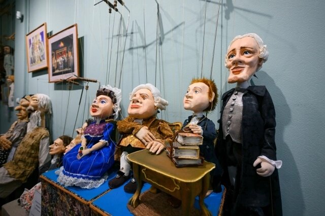    Куклы из спектакля «Недоросль». Фото: Пресс-служба театра кукол «Арлекин»/ Никита Кудрявцев