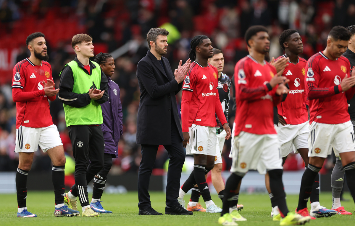   Футболисты "Манчестер Юнайтед" с главным тренером Майклом Карриком  Stu Forster/Getty Images