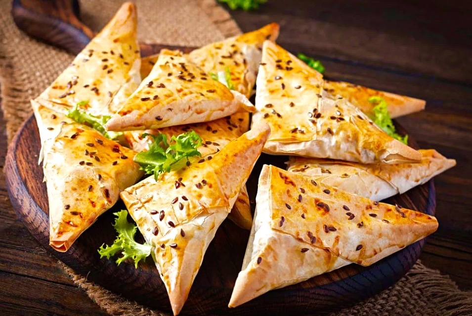 Пирожки из теста на картофельном отваре запеченные в духовке.