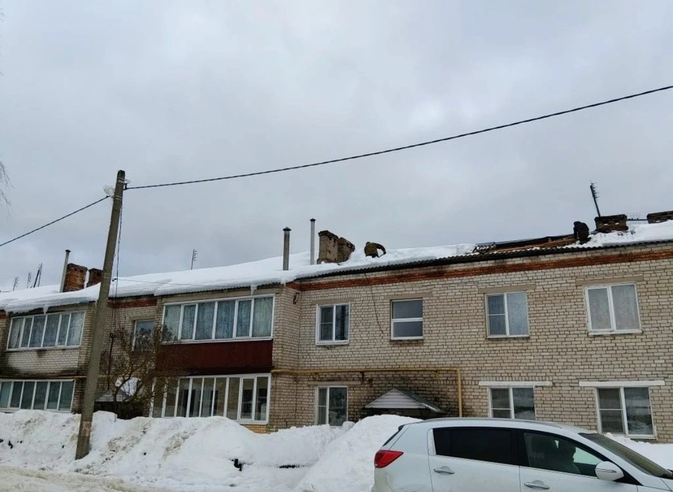    Третье обрушение крыши дома за неделю случилось в Клепиковском округе. Фото: ГУ МЧС по Рязанской области.