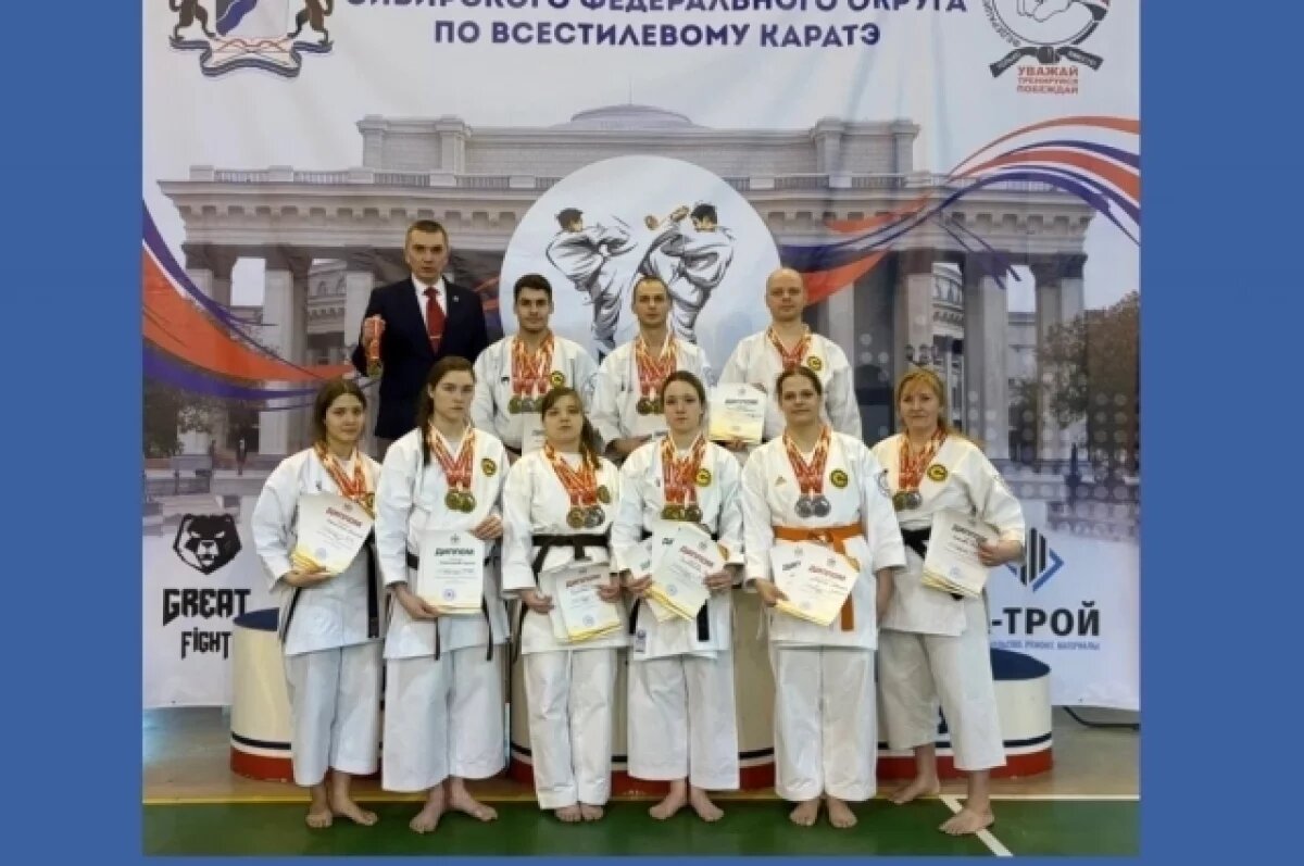    Томичи взяли медали на чемпионате и первенстве СФО по всестилевому карате