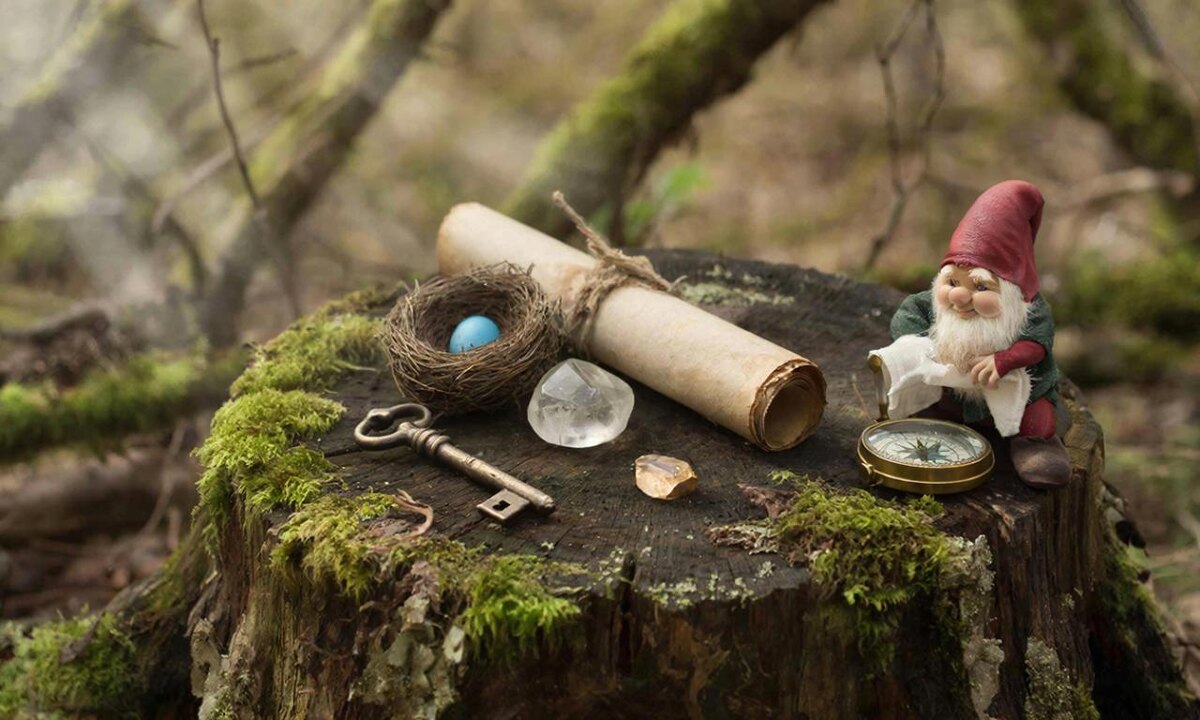 Знаете это чувство, когда внутри всё замерло, и сколько ни уговаривай себя «собраться», тело не слушается, а мысли ходят по кругу? В такие моменты наша логика похожа на охранника, который потерял ключи, но всё равно никого не пускает. Как специалист, который больше двадцати пяти лет работает с самыми глубокими слоями человеческой памяти, я знаю: в «феврале» души слова «надо» не работают. Здесь нужен другой язык — язык живых образов и мягкого транса. В этой статье мы оставим суетливый разум на пороге и попробуем услышать, о чем на самом деле молчит ваша усталость. Я покажу вам, как бережная метафора обходит любые защиты, помогая вашим внутренним Мужчине и Женщине наконец-то встретиться и вместе проложить путь к вашей настоящей Весне.