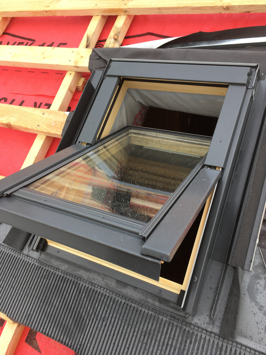 Монтаж мансардного окна