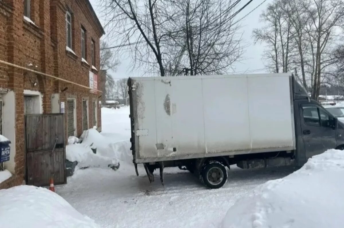    В Удмуртии из-за самопроизвольного движения «Газели» пострадала пенсионерка