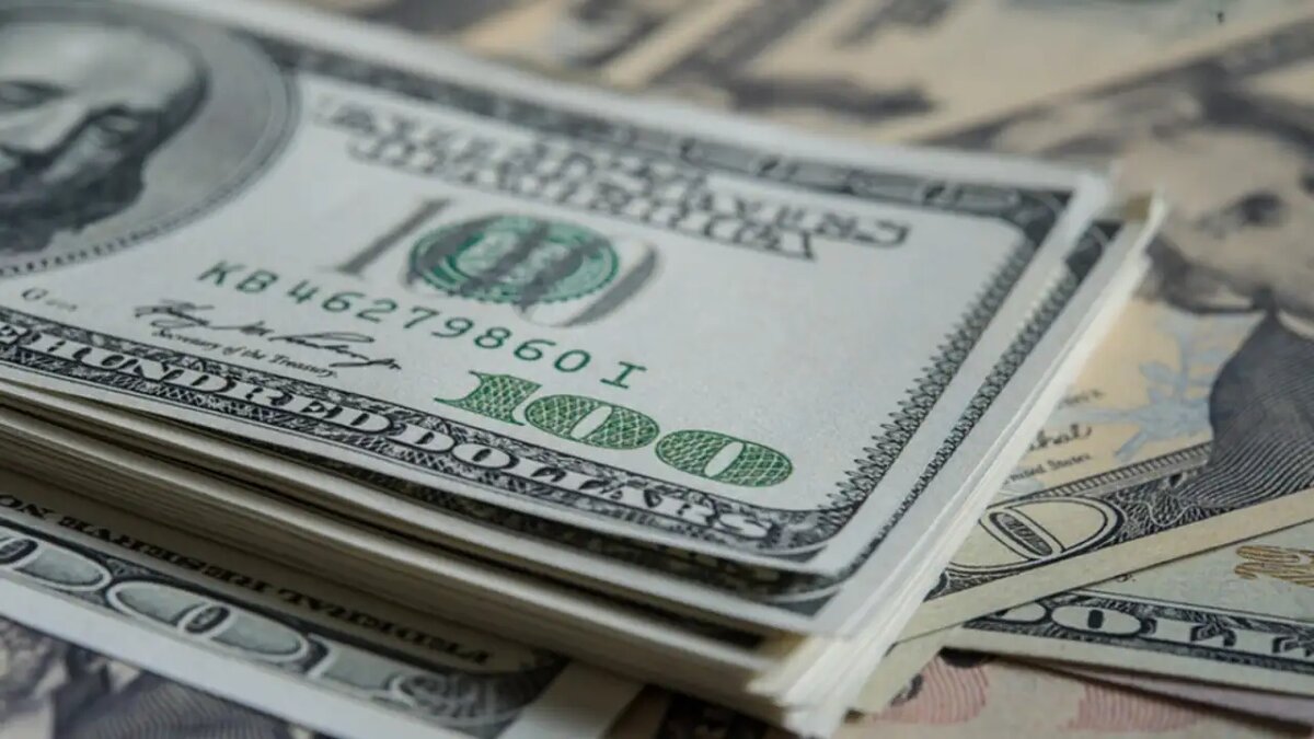    Наличные доллары США. © freepik.com/jcomp