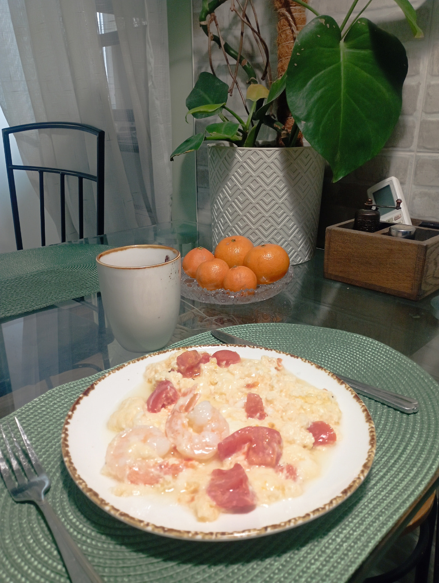 Дома приготовила себе обед. 