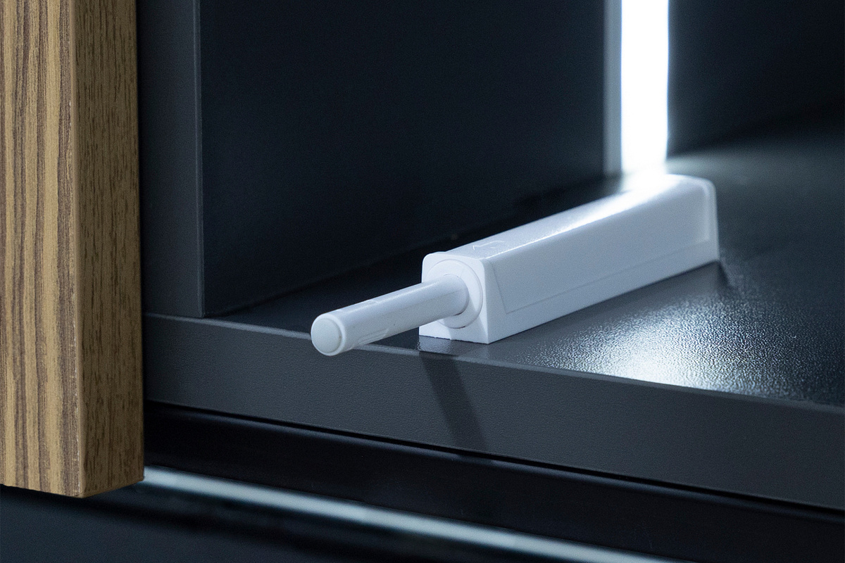 Система push-to-open (открыл-закрыл). Фото из открытых источников в интернете.