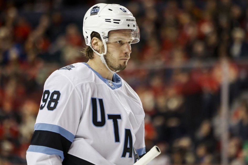    Михаил Сергачёв помог «Юте» обыграть «Вашингтон» в НХЛ (источник изображения) News Express Team