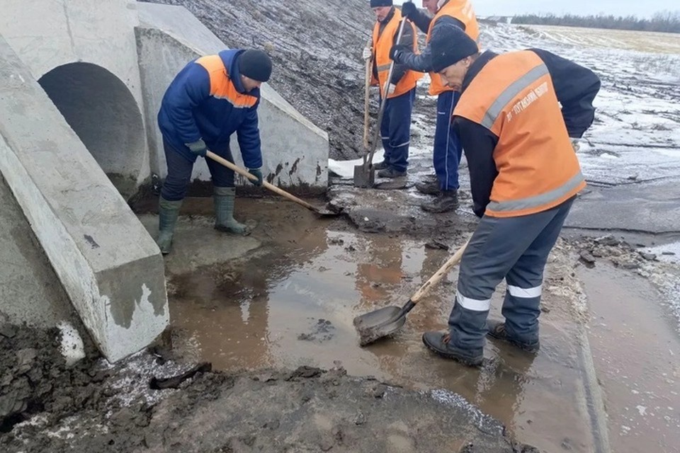    Луганский автодор проводит противопаводковые мероприятия. ФОТО: Минтранс ЛНР