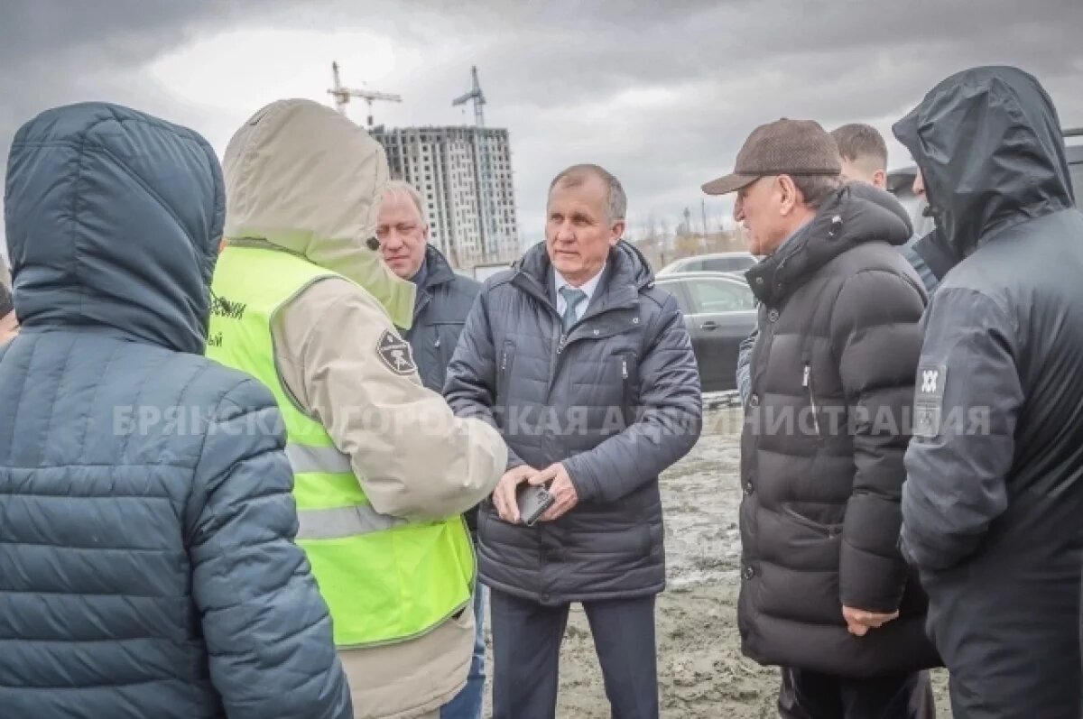    Мэр Брянска проинспектировал ход строительства детсада на улице Бурова