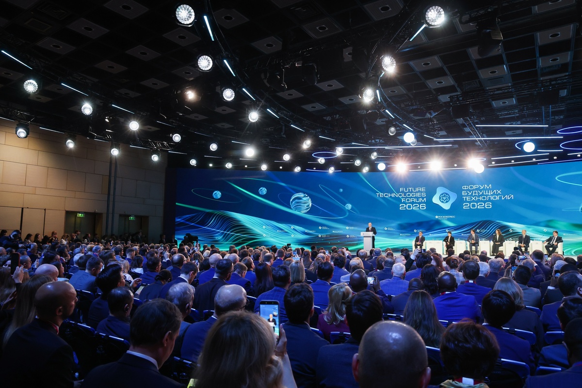 На фото: Пленарная сессия IV Форума будущих технологий. На сцене — Президент России Владимир Путин. Фото: Фонд Росконгресс / roscongress.org