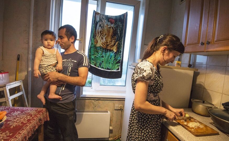 Таджикская диаспора требует больше квартир для мигрантов. Когда диаспоры уже в открытую унижают русских и требуют приференций.