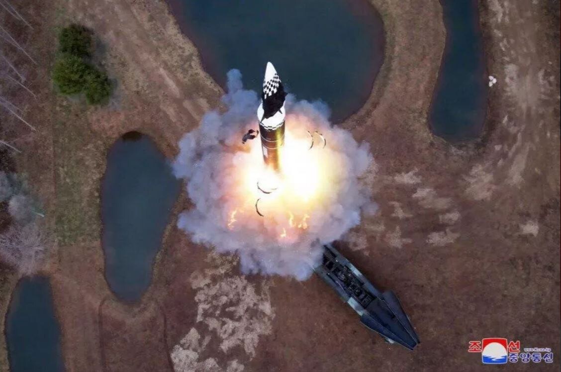   Запущенная КНДР ракета установила рекорд по высоте полета