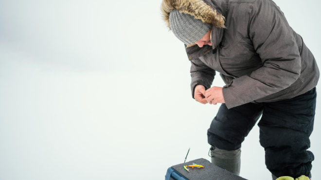 Фото: https://ru.freepik.com/free-photo/man-winter-clothes-fishing-alone-outside_12412329.htm#fromView=search&page=4&position=43&uuid=42780e32-4984-43fc-bcf9-cb865ded05b5&query=%D1%80%D1%8B%D0%B1%D0%B0%D0%BA%D0%B8+%D0%B7%D0%B8%D0%BC%D0%B0