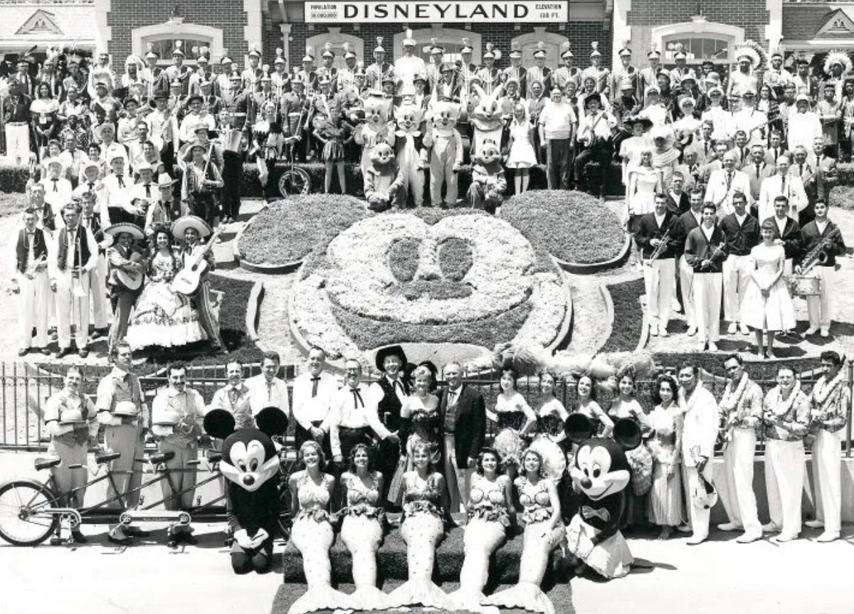    Фотография со дня открытия Диснейленда. Источник изображения: duchessofdisneyland.com
