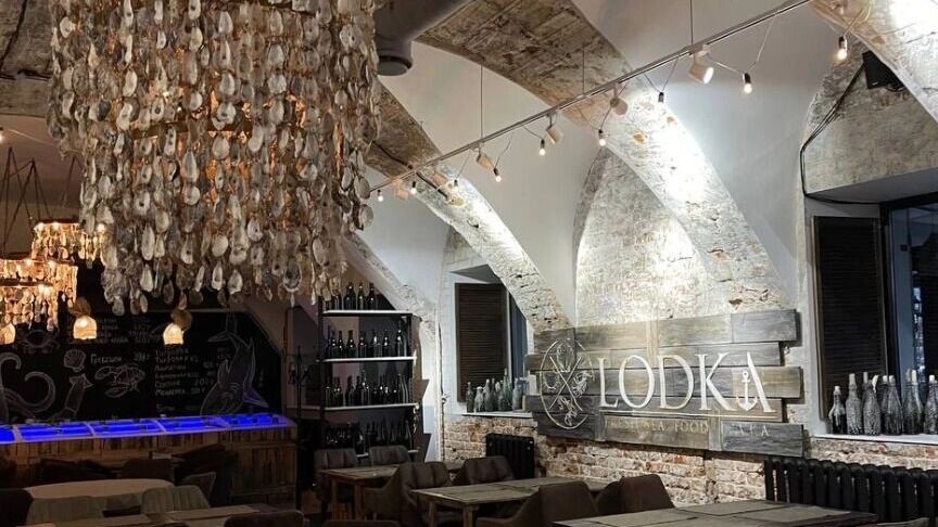    В Тюмени вспыхнул известный устричный ресторан — заведение закрыто   2ГИС/ Устричный ресторан Lodka