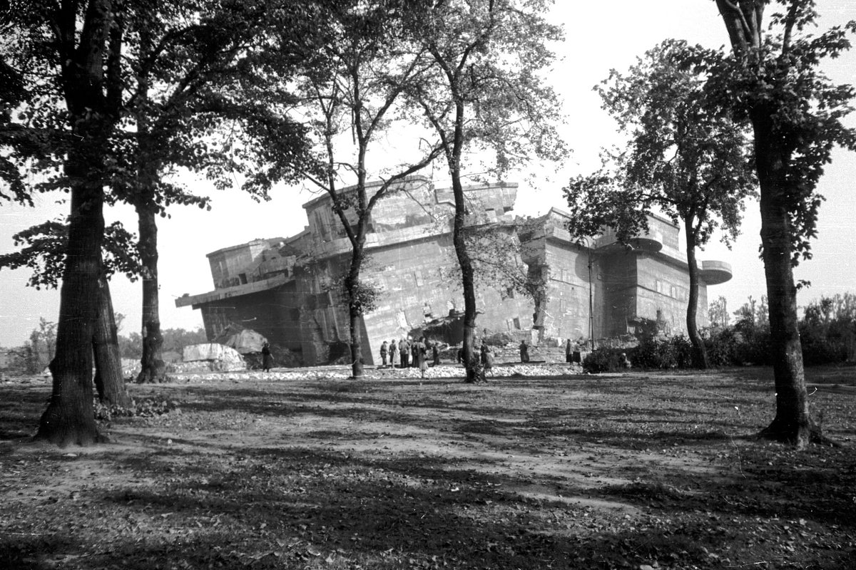 Разрушенный бункер Гитлера, 1946 г. Источник: Erich Andres / United Archives / Getty Images