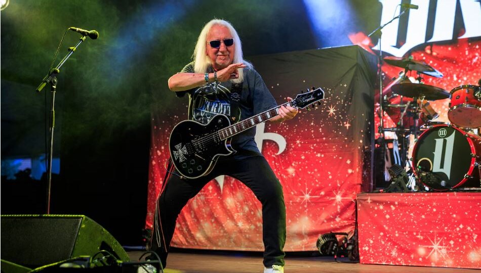 Расскажи Блэкмору новости (ему прикольно будет). Слухи и факты из жизни рок-музыкантов — март 2026