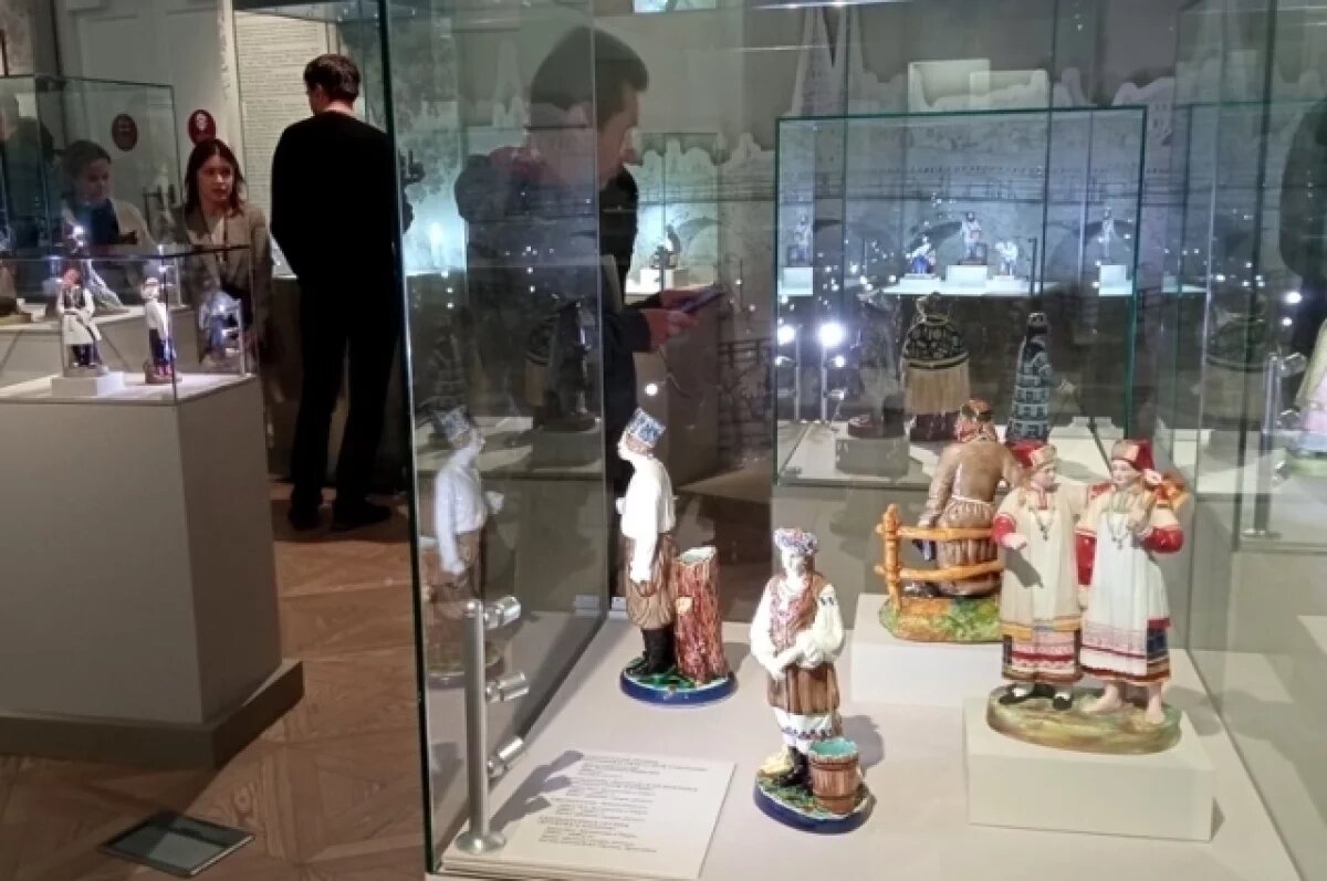    ГИМ в Туле спешно сворачивает уникальную выставку русского фарфора