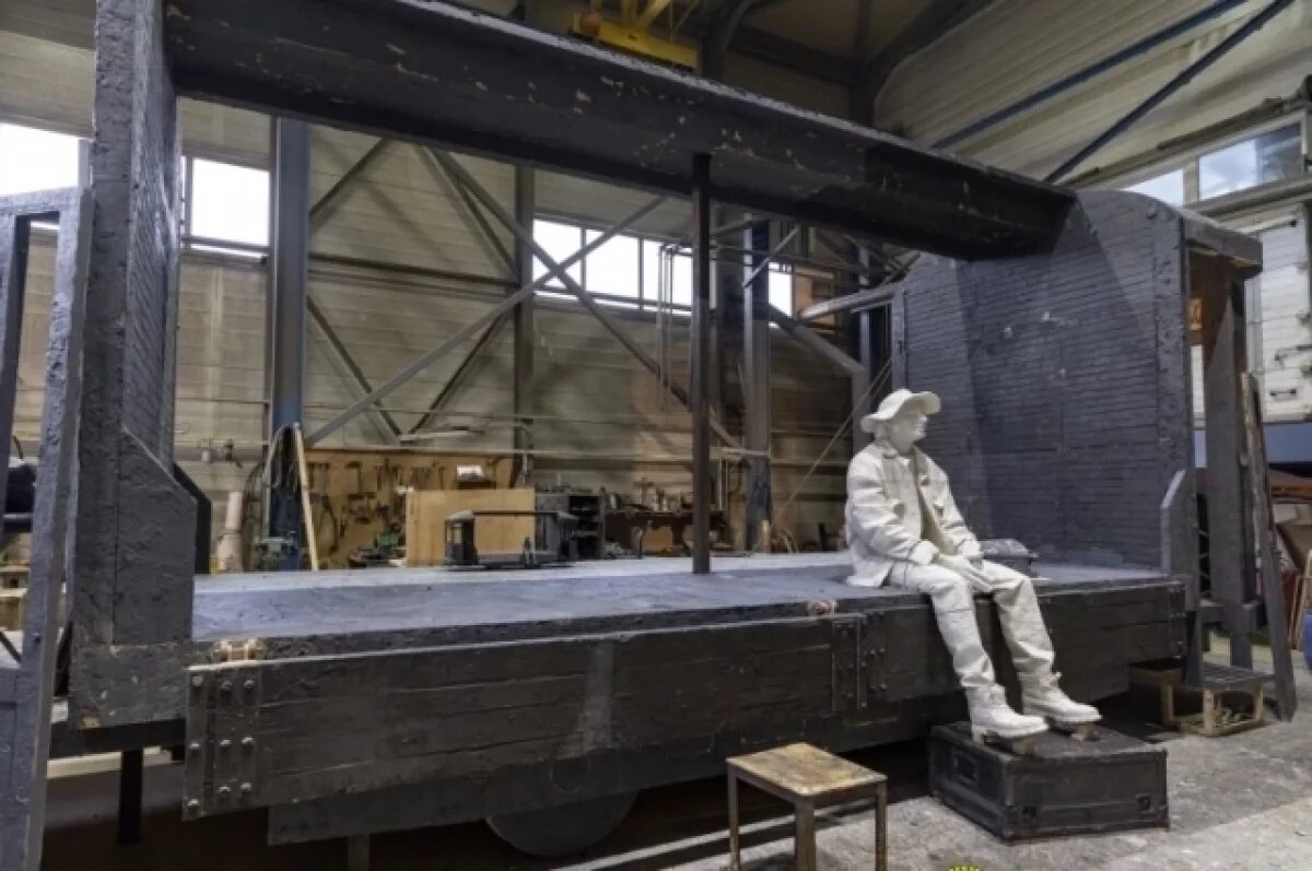    Памятник Алексею Балабанову весом 10,5 тонны отливают в Екатеринбурге