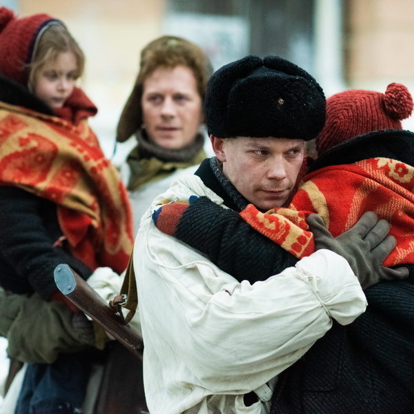     Тихон Жизневский и Роман Евдокимов спасают детей в трейлере «Ангелов Ладоги»