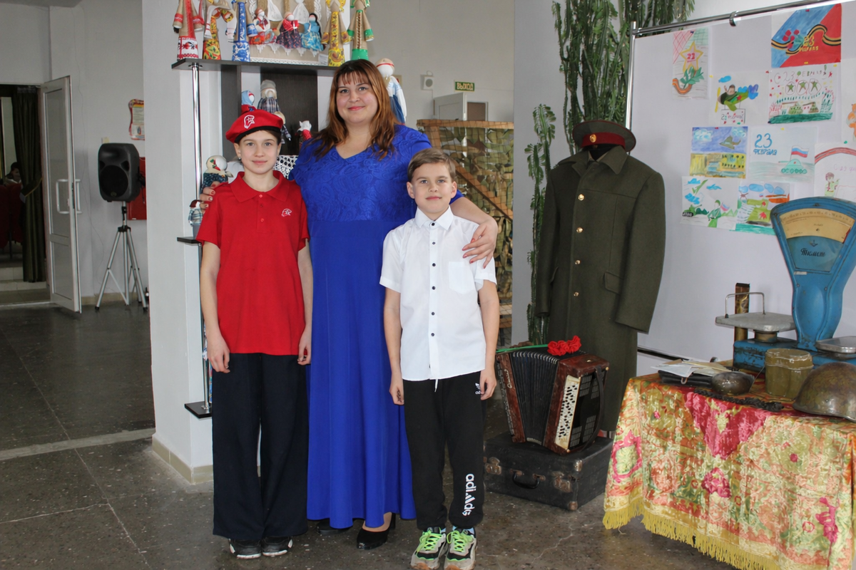 Анжелика Симбирская с дочерью Анастасией и сыном Александром.