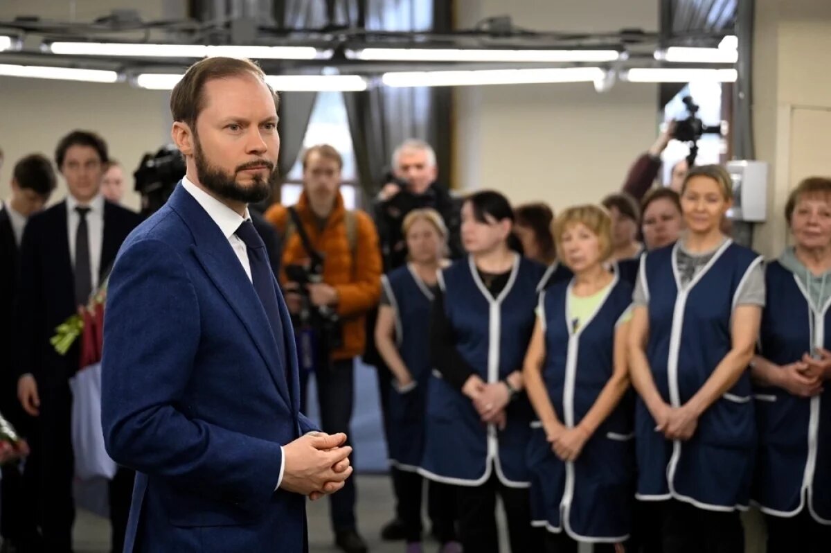    Виталий Королев поздравил сотрудниц Вышневолоцкого комбината с 8 марта