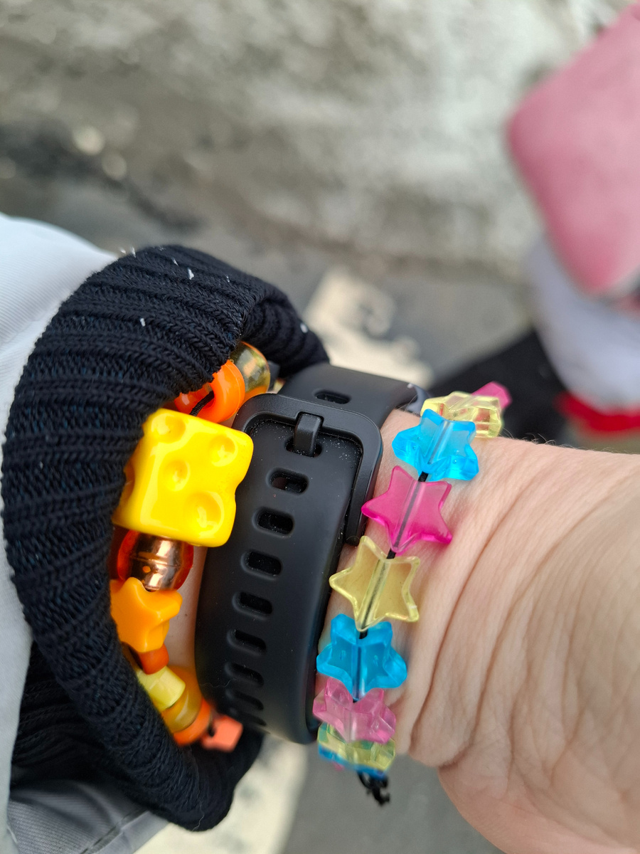 Старшая сделала подарок - как я люблю, в желто-оранжевых цветах