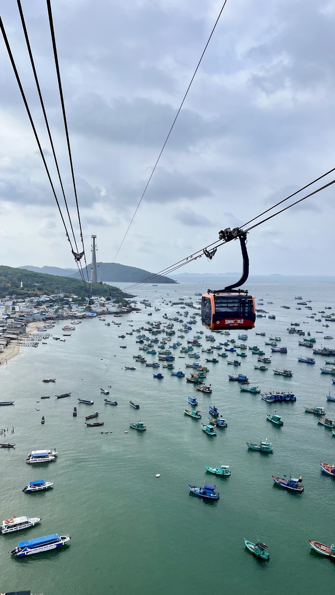 Знаменитая канатка Том Тхом