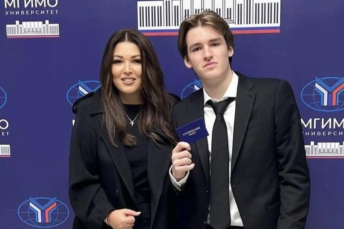    Ирина Дубцова с сыном Артемом Социальные сети