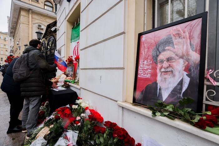 Обстановка у посольства Ирана в Москве. Обложка © ТАСС / Сергей Карпухин