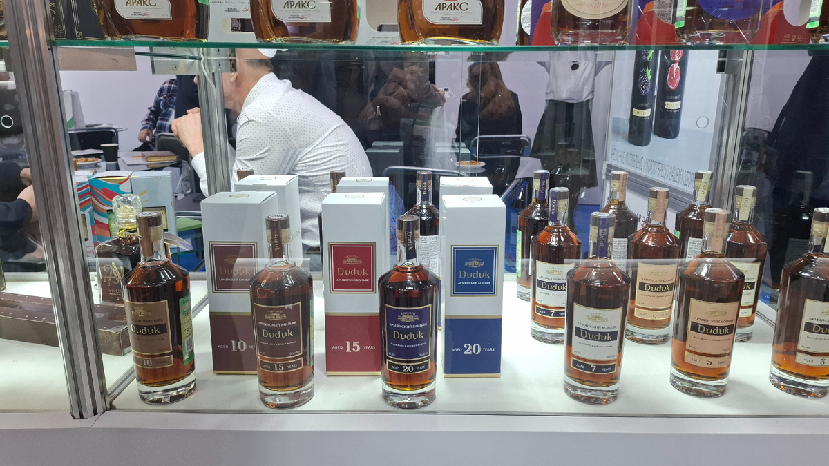 Линейка коньяков Дудук на стенде Продэкспо-2026