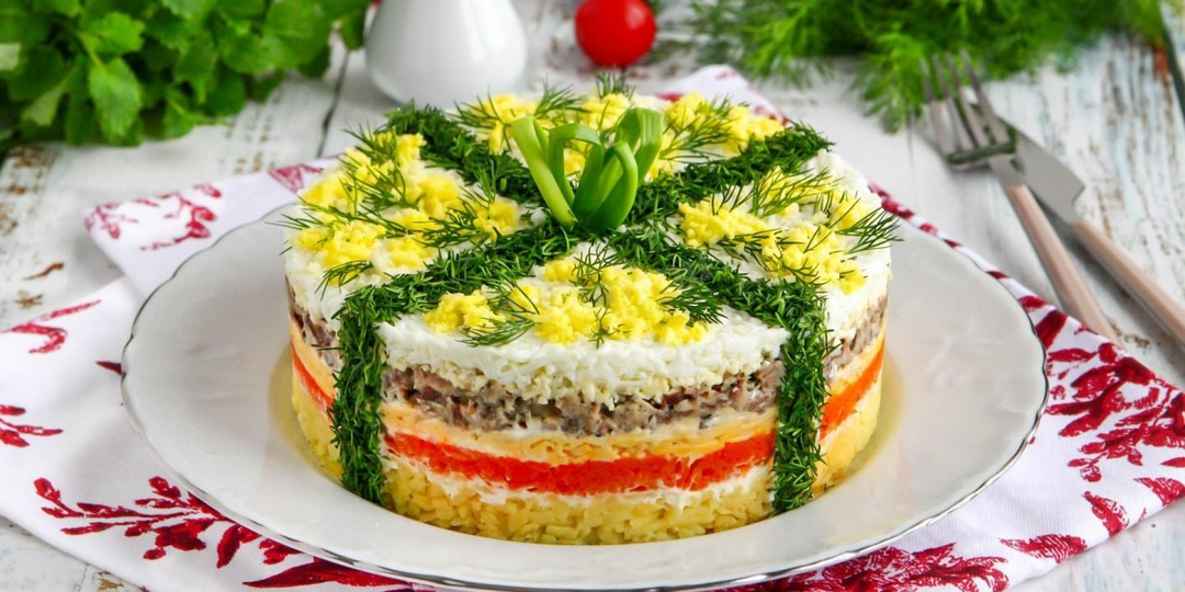 Салат «Мимоза» с рыбными консервами — нежная классика к 8 Марта