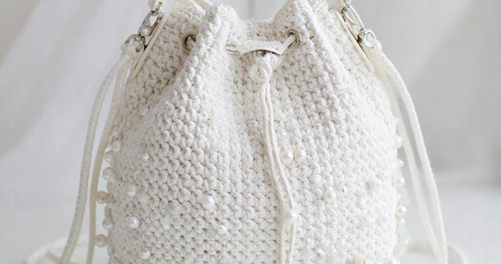 Характер в деталях: дизайн вязаных сумок через архетипы