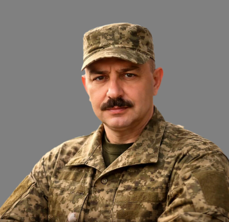 Сергей Иванович Кренц - Начальик Департамента Национальной безопасности Штаба Миротворческих Сил "Зелёные Каски", майор.