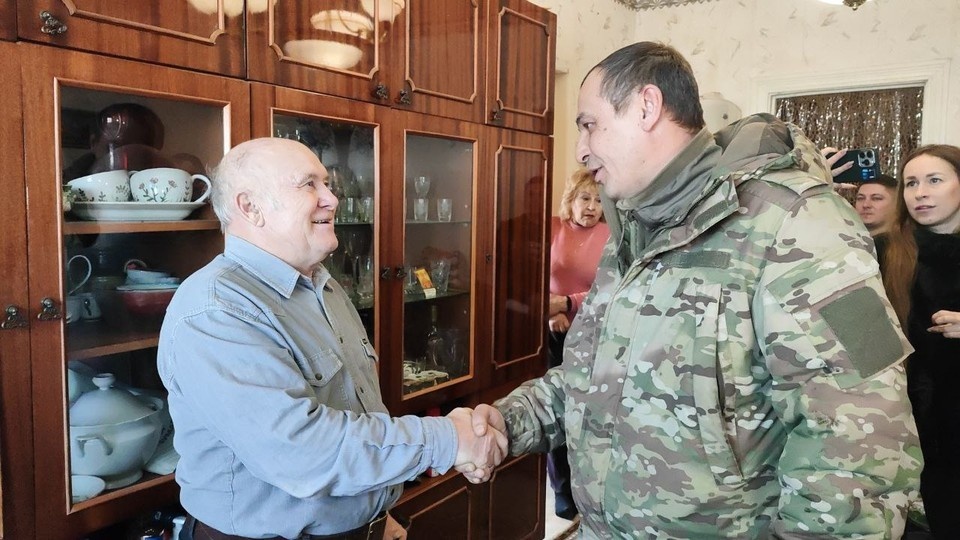    Николай Рубан часто принимает у себя дома гостей-военных Александра АНТОНОВА