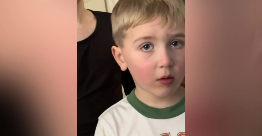 Четырехлетний мальчик расплакался, когда случайно съел лакомство для собак