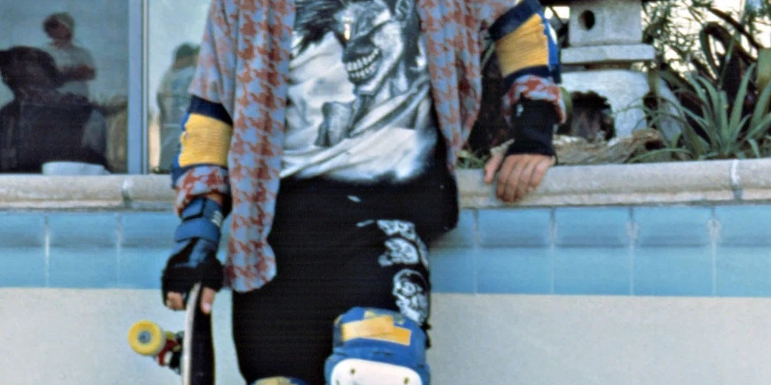 Джинсы, майка и кроссовки. Из низов наверх.