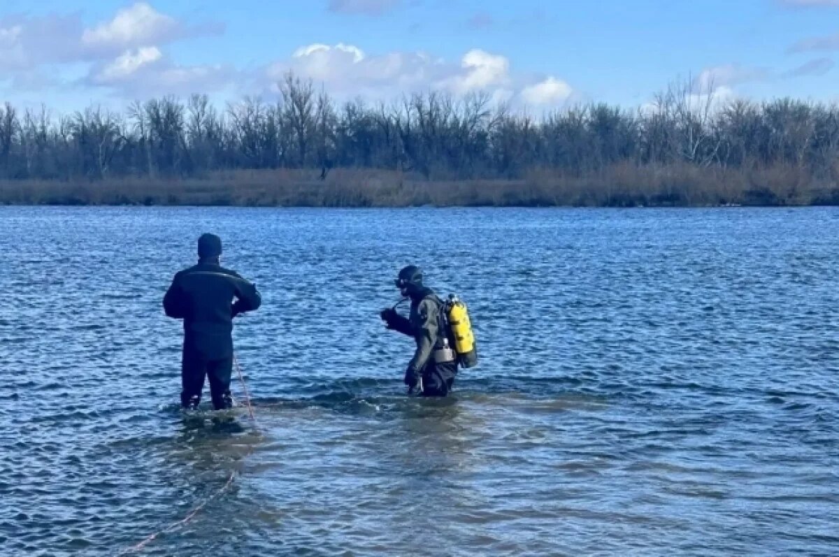    Искали водителя: астраханские водолазы обследовали утонувшую машину