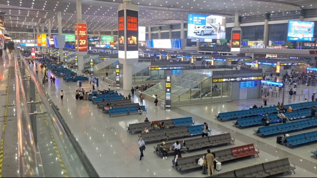 На ЖД вокзале Ченду