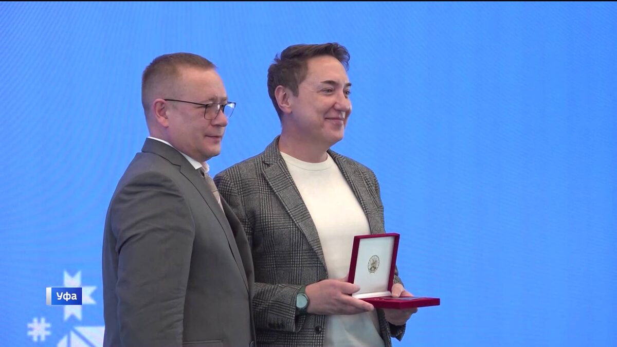    В Уфе телеведущим ГТРК «Башкортостан» вручили государственные награды